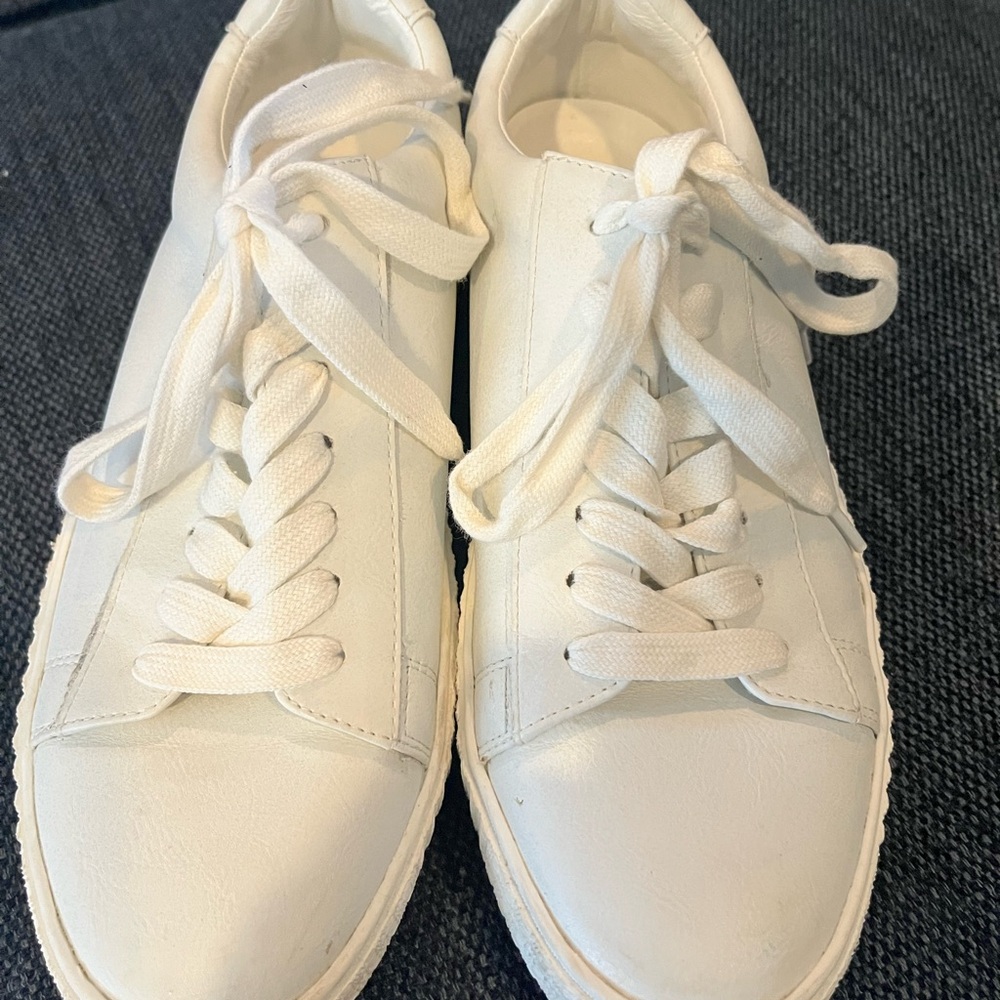 Steve Madden Hanly Fashion Sneakers. Size 8.5. Like new- only worn once.